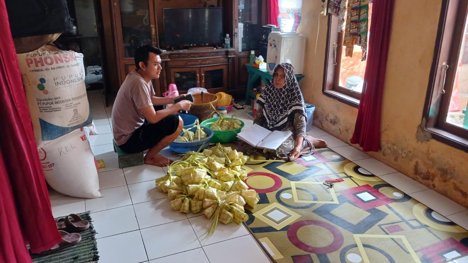 Ketupat Air Tanjung Ma Oto di Tasikmalaya Banjir Pesanan Jelang Lebaran 2025