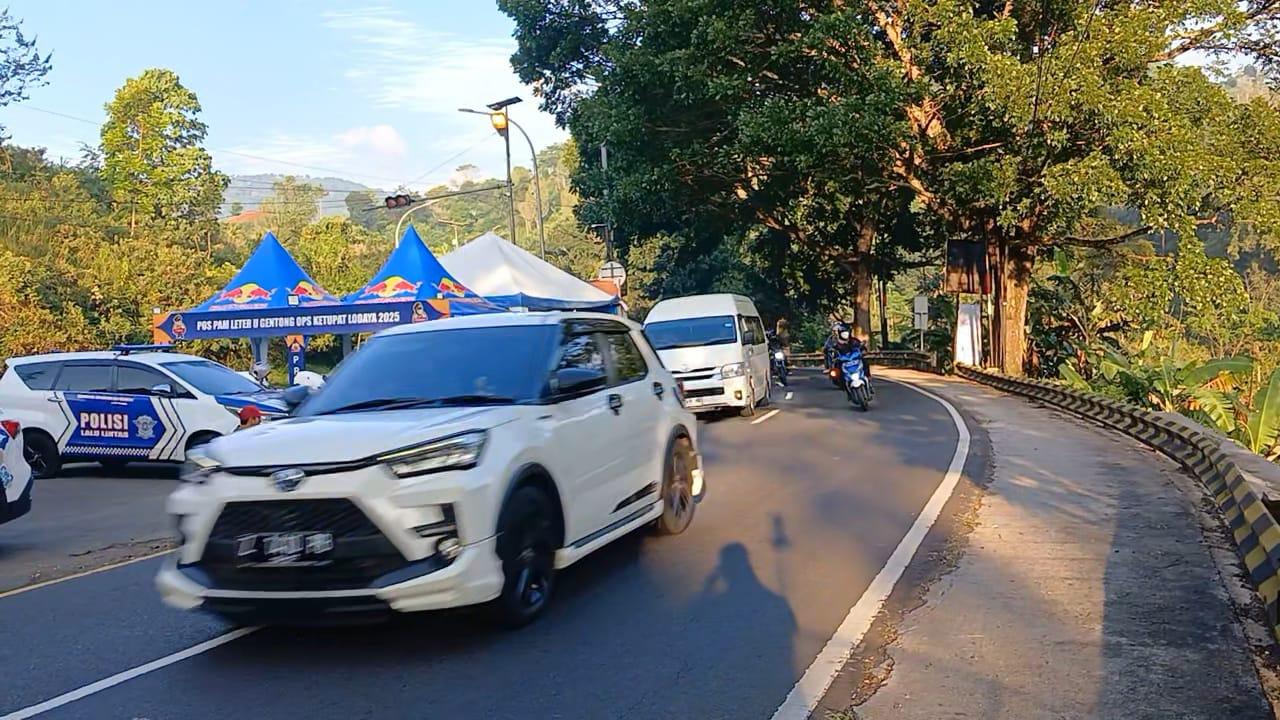 Jalur Gentong Tasikmalaya Mulai Ramai Dilintasi Pemudik, Didominasi Kendaraan Roda Empat