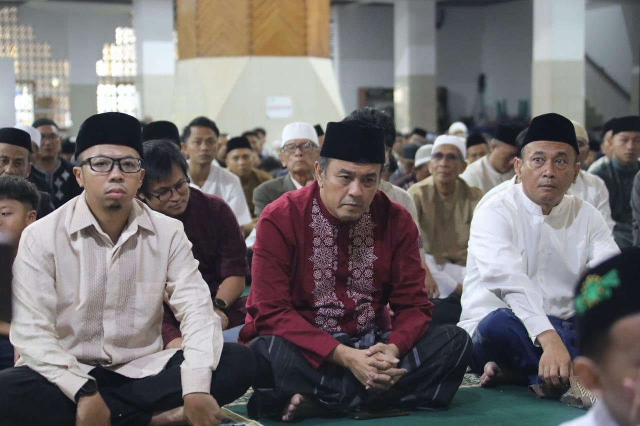 Wali Kota dan Wakil Wali Kota Tasikmalaya Shalat Ied Perdana di Masjid Agung, Rajut Kebersamaan dengan Warga