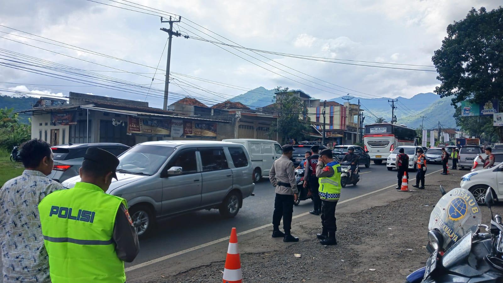 H+2 Lebaran, Jalur Gentong Dipadati Kendaraan, Polisi Perketat Pengaturan Lalu Lintas