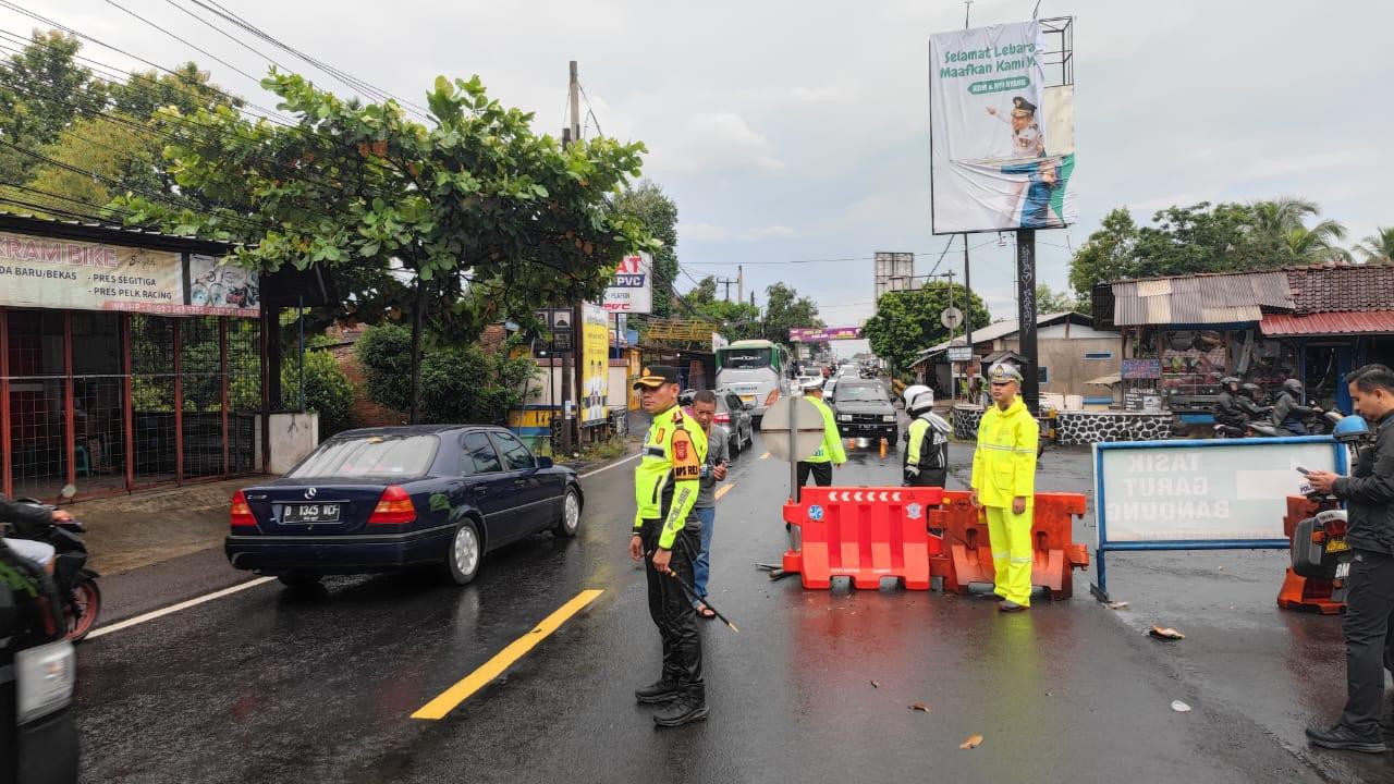 Atasi Kemacetan Libur Lebaran, Polres Ciamis Terapkan Sistem Satu Arah di SP3 Sindangkasih