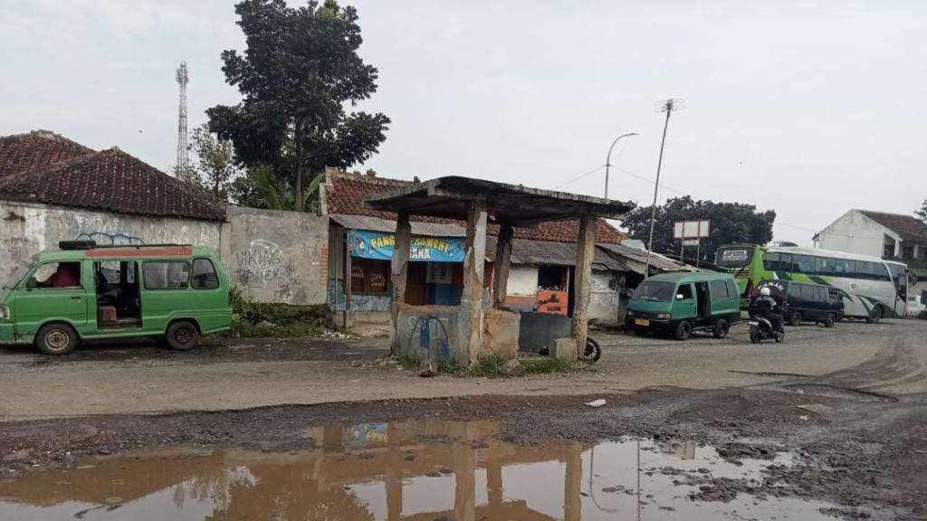 Terminal Singaparna Kian Terbengkalai, Sopir Angkot Pilih Mangkal di Luar