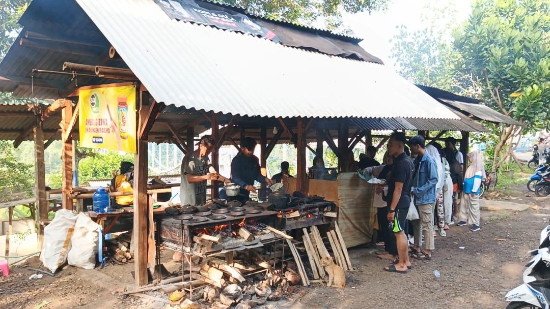Serabi Kayu Bakar dan Alam Cirahong, Favorit Warga di Akhir Pekan