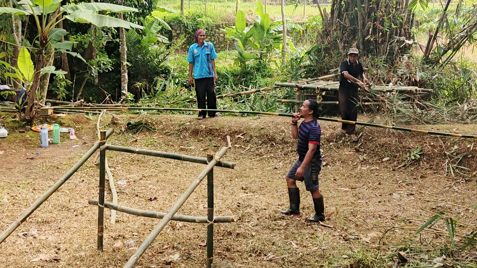Sambut Idul Adha, Warga Cijantung Kompak Gotong Royong Siapkan Lokasi Kurban