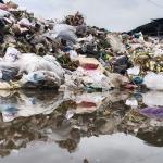 FOTO: Sampah Menumpuk 12 Hari di Pasar Cikurubuk, Gegara Dua Truk Pengangkut Mogok