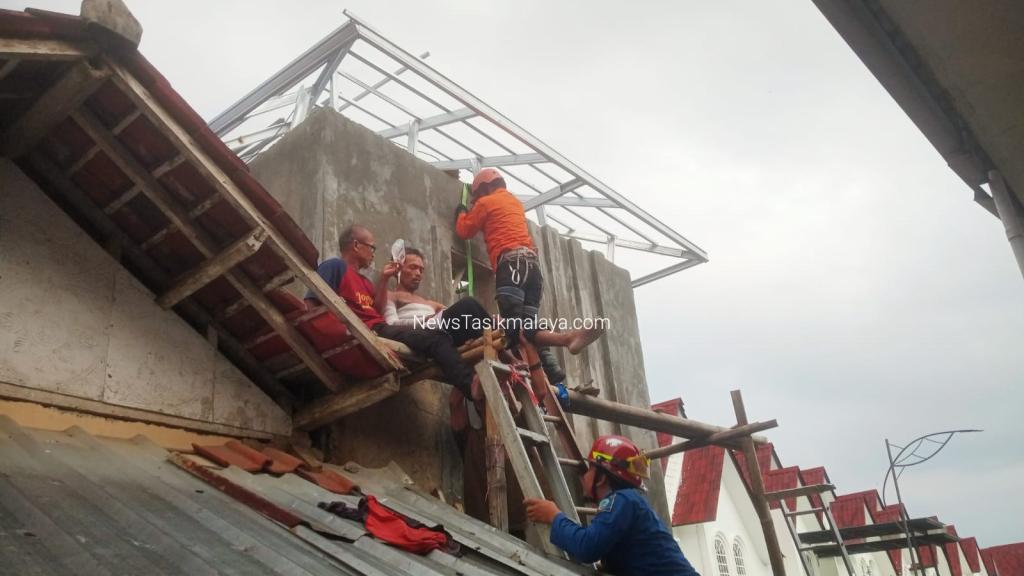 Pemasang Baja Ringan Tersengat Listrik Tegangan Tinggi di Perumahan Andalusia Tasikmalaya