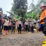 Hari Keenam Pencarian Dua Petani Tertimbun Longsor di Salawu Tasikmalaya Dihentikan Sementara Akibat Cuaca Buruk
