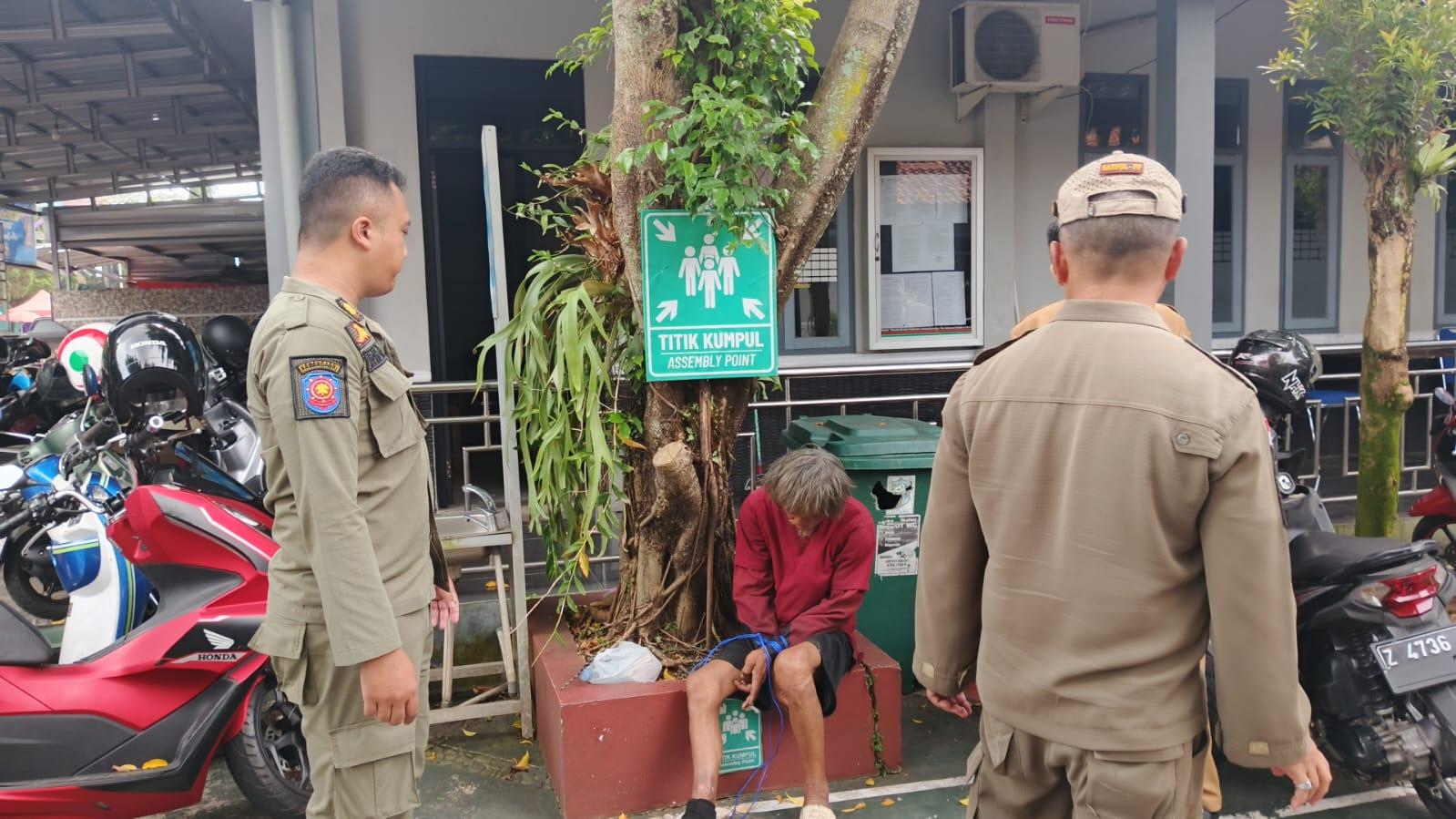 Sempat Ngamuk dan Resahkan Warga, ODGJ Diamankan dan Diserahkan ke Dinsos Ciamis