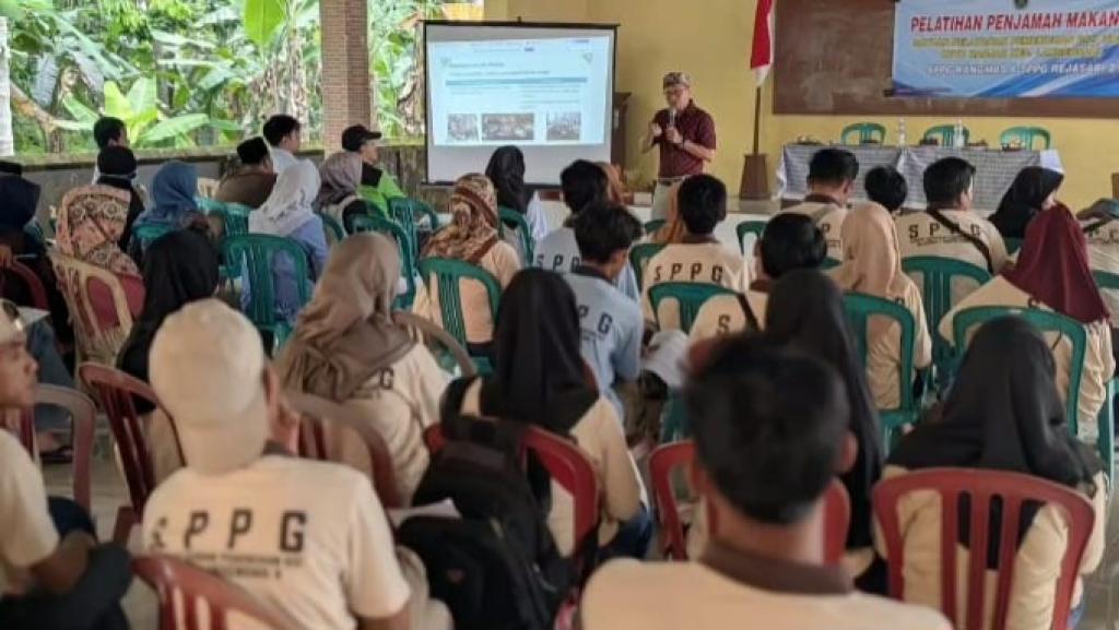 Cegah Kasus Keracunan, Dinkes Banjar Gelar Pelatihan Penjamah Makanan bagi Relawan Program Makan Bergizi Gratis