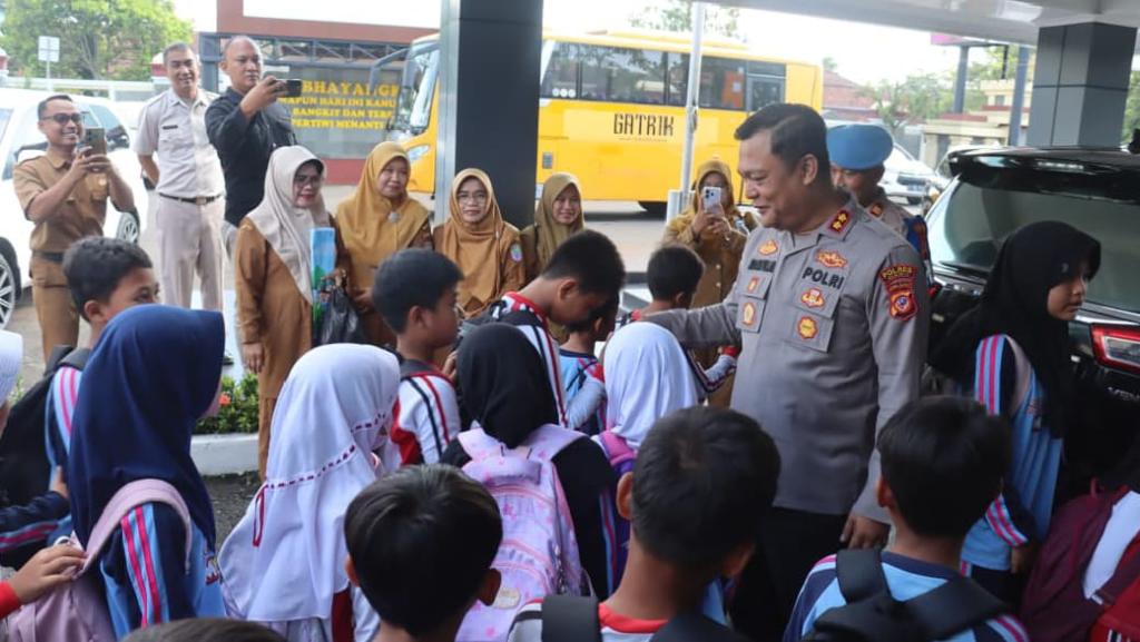 Polres Ciamis Ajak Siswa SDN 4 Maleber Jadi Pelopor Keselamatan Lalu Lintas Sejak Dini