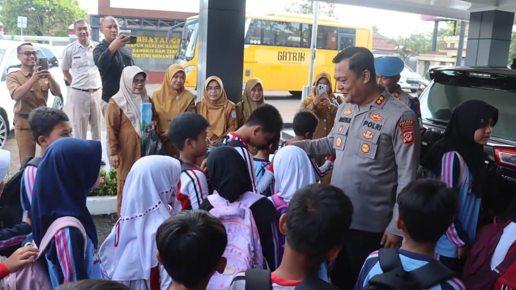 Polres Ciamis Ajak Siswa SDN 4 Maleber Jadi Pelopor Keselamatan Lalu Lintas Sejak Dini