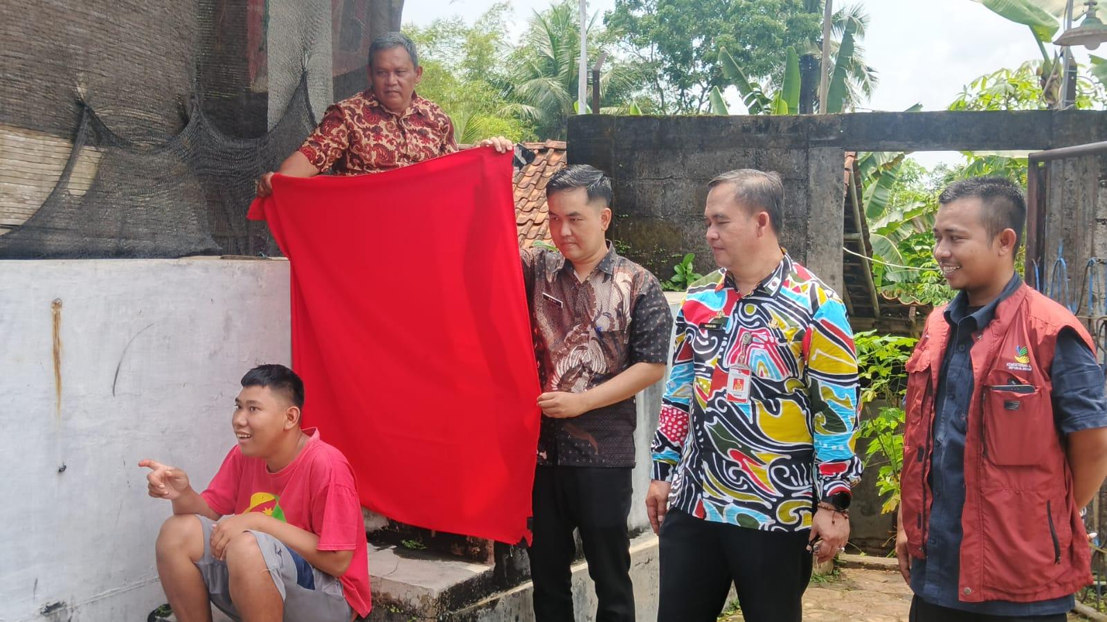 Disdukcapil Ciamis Jemput Bola Rekam e-KTP untuk Warga Disabilitas dan Lansia di Desa Dewasari