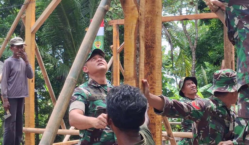 Dansatgas TMMD Kodim 0613 Ciamis Tinjau Rehabilitasi Rumah Warga di Purwadadi