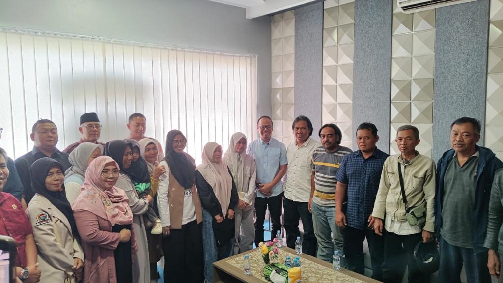 Warga Sukalaksana Akhirnya Bertemu Wali Kota Tasikmalaya, Sampaikan Aspirasi Jalan Rusak Selama 18 Tahun