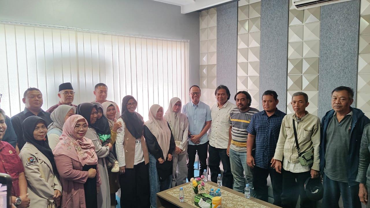 Warga Sukalaksana Akhirnya Bertemu Wali Kota Tasikmalaya, Sampaikan Aspirasi Jalan Rusak Selama 18 Tahun