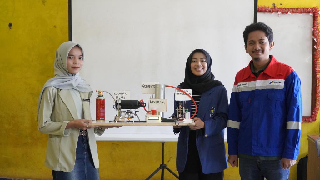 Mahasiswi ITS Ciptakan Maket Edukatif untuk Kenalkan Energi Panas Bumi ke Siswa di Tasikmalaya