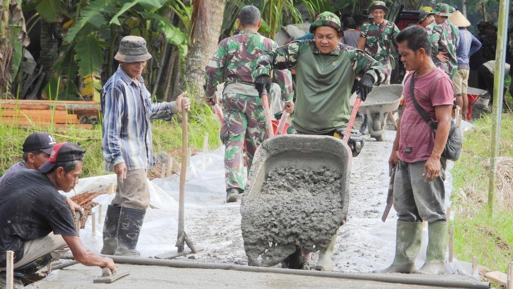 Gotong Royong Membangun Negeri