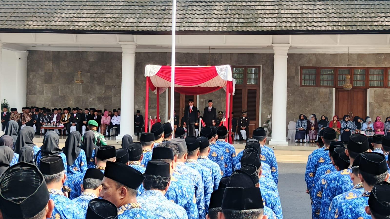 Peringati Hari Pahlawan 2025, Bupati Herdiat Ajak Masyarakat Teladani Nilai Kesabaran dan Keikhlasan Para Pejuang