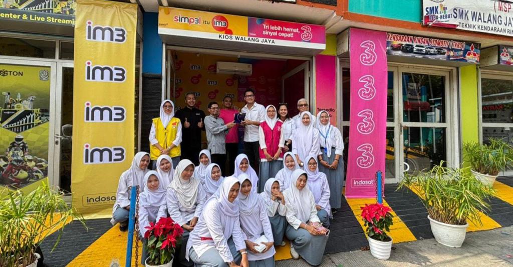 Kelas Bisnis di Dalam Sekolah: Indosat Ooredoo Hutchison Hadirkan Pembelajaran Praktik Lewat Kios SMK Walang Jaya