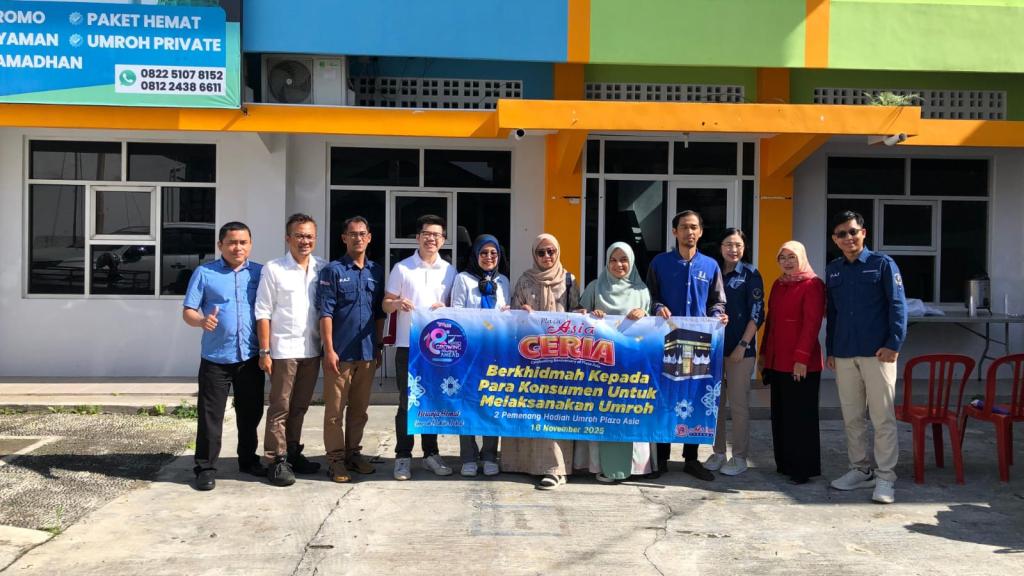 Dua Konsumen Plaza Asia Tasikmalaya Diberangkatkan Umroh sebagai Hadiah Program Undian