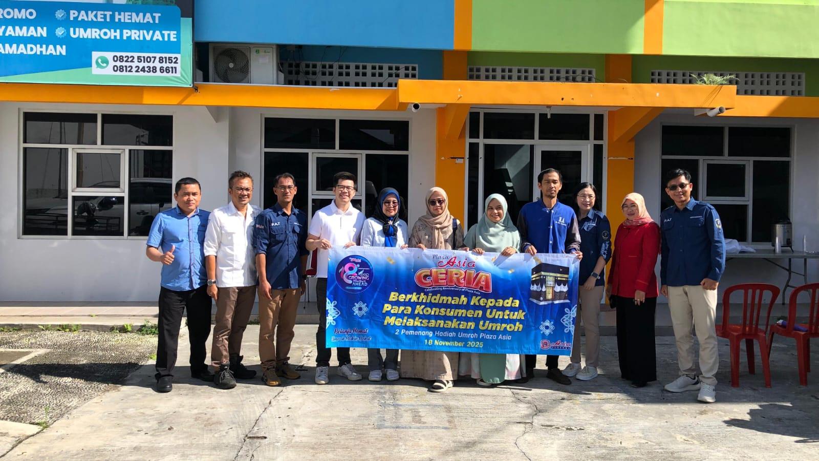 Dua Konsumen Plaza Asia Tasikmalaya Diberangkatkan Umroh sebagai Hadiah Program Undian