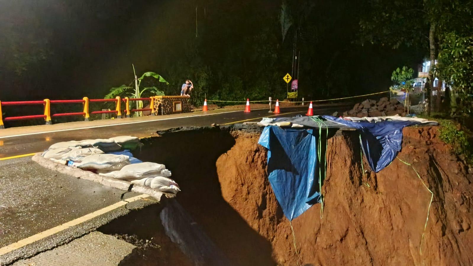Jembatan Cikaleho Ambles Lagi, Jalur Nasional Ciamis–Cirebon Ditutup Total: Lalu Lintas Dialihkan