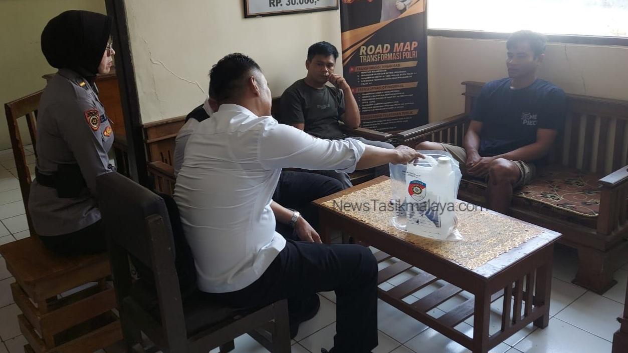 Ini Barang Bukti Alkohol Murni Bahan Baku Miras Oplosan yang Merenggut Nyawa Dua Remaja di Sukaresik Tasikmalaya