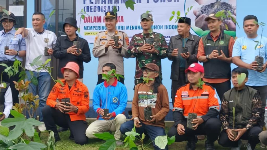 Polsek Panumbangan Ciamis Gelar Gerakan Tanam Pohon Peringati Hari Menanam Pohon Indonesia