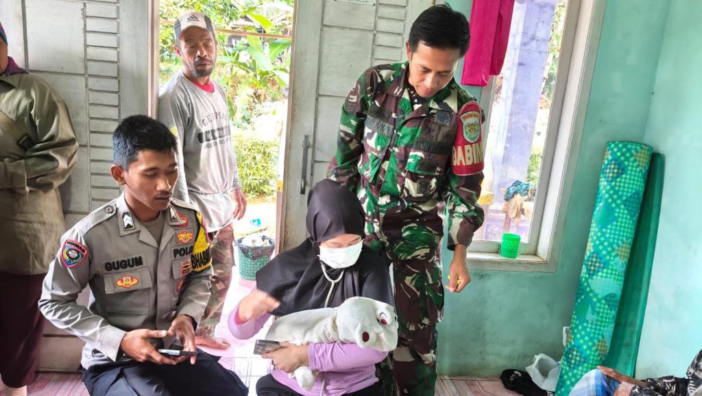 Bayi Laki-Laki Terbungkus Selimut Ditemukan di Teras Rumah Bikin Geger Warga Salopa Tasikmalaya