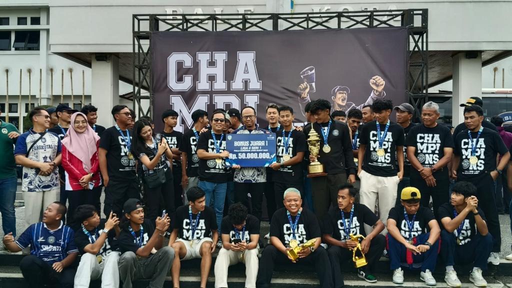 Ribuan Suporter Sambut Kedatangan Persikotas FC di Bale Kota Tasikmalaya