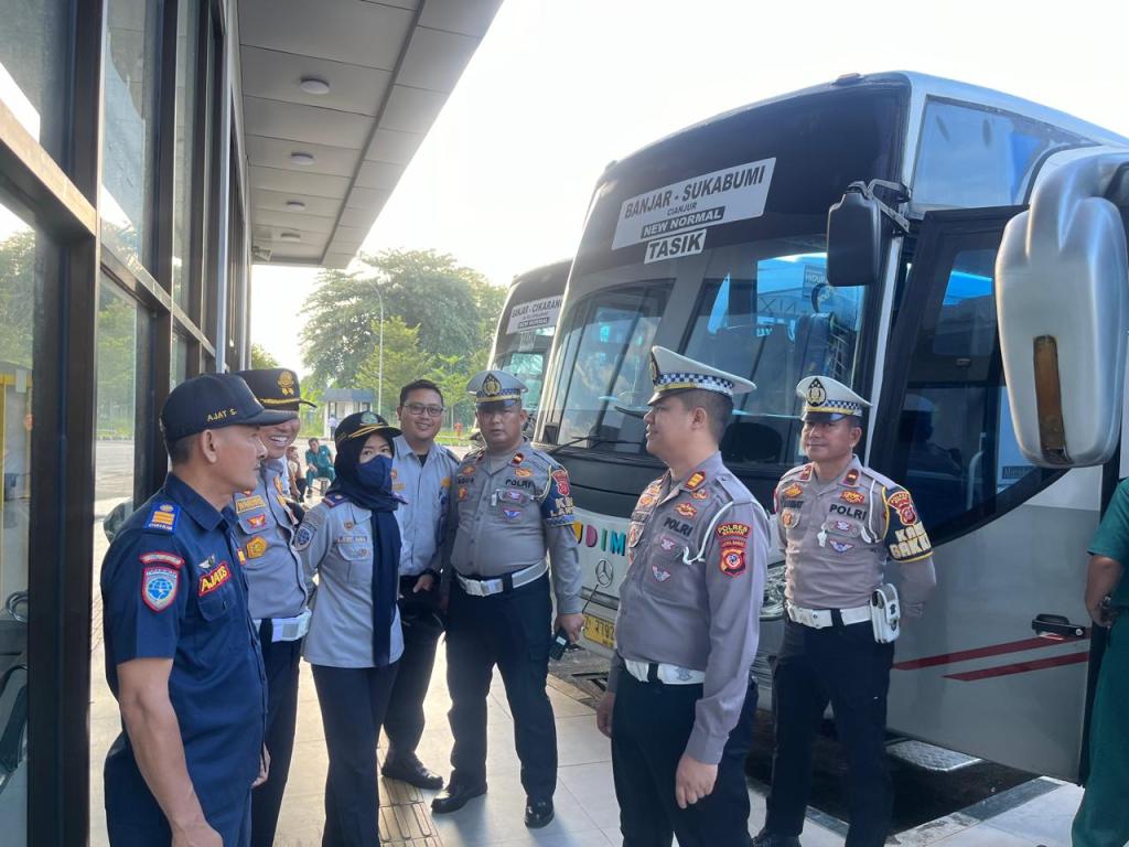 Polres Banjar Gelar Ramp Check Bus Jelang Operasi Lilin Lodaya 2025