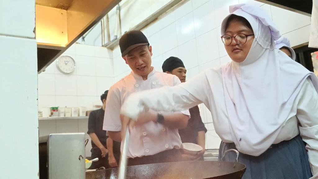 Bahagianya Anak Berkebutuhan di Tasikmalaya saat Ikuti Pelatihan Memasak di Hotel Horison