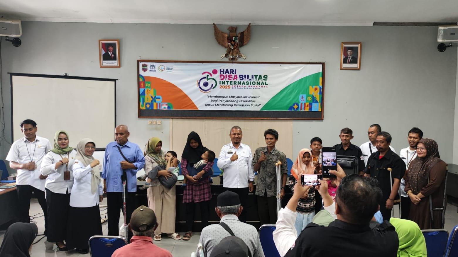 Momentum Hari Disabilitas Internasional 2025, Pemkab Ciamis Serahkan Alat Bantu kepada Penyandang Disabilitas