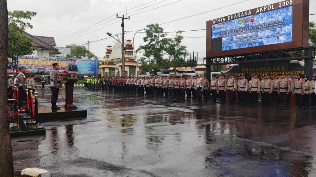 Diguyur Hujan, Polres Ciamis Gelar Apel Operasi Lilin 2025 Siap Amankan Nataru
