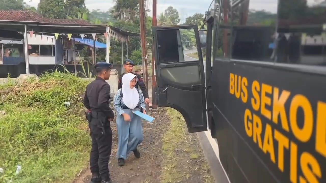 Bus Sekolah Gratis Batalyon D Pelopor Satbrimob Polda Jabar Hampir Setahun Layani Pelajar