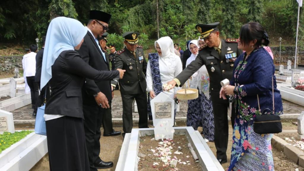 HUT ke-23 Kota Banjar: Dandim 0613/Ciamis dan Forkopimda Ziarah Nasional di TMP Bahagia
