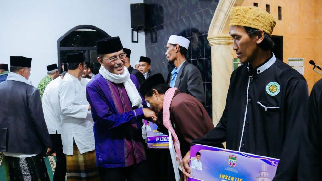 Safari Ramadan di Rancah, Bupati Herdiat Rayakan Prestasi Nasional Pengelolaan Sampah Bersama Warga