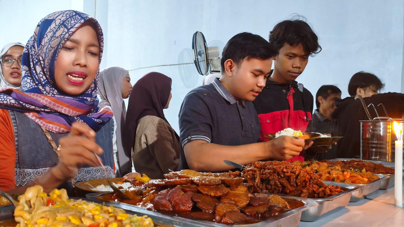 Warung Nasi Rasa Bumi Resmi Dibuka di Tasikmalaya, Sajikan Menu Sunda Murah Konsep Prasmanan