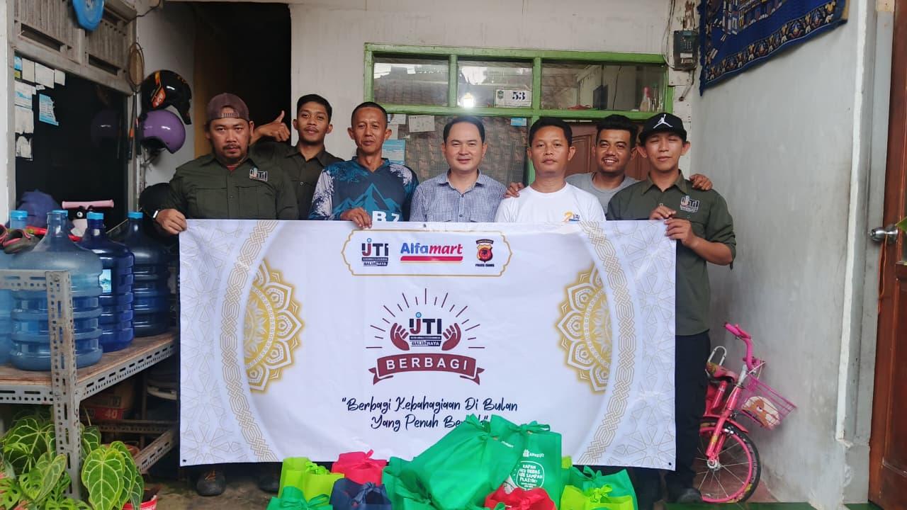 Tak Hanya Berburu Berita, Jurnalis IJTI Galuh Raya Blusukan Santuni Jompo dan Anak Yatim
