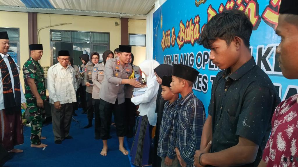 Momen Haru di Mapolres Tasikmalaya Kota: Tangis Kapolres Pecah Saat Minta Doa 300 Anak Yatim demi Kelancaran Mudik