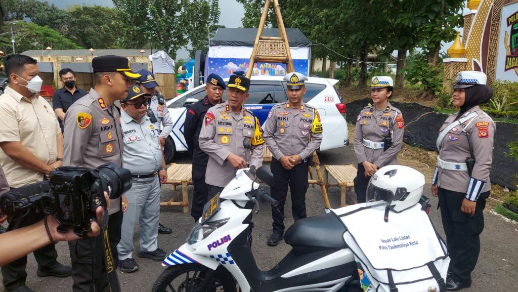 Tinjau Pos Techno Park Ciawi Tasikmalaya, Kapolda Jabar Instruksikan Tindak Tegas Truk Sumbu Tiga yang Bandel