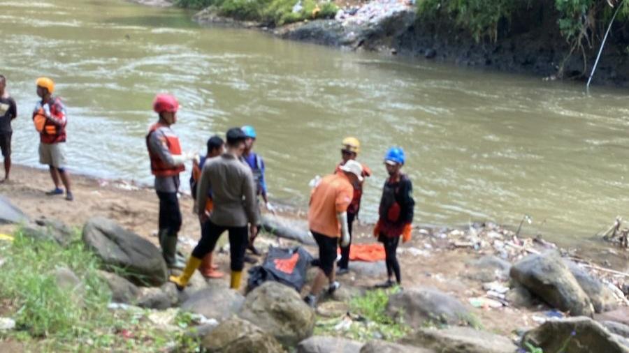 BREAKING NEWS: Pemancing yang Hilang Terseret Arus Sungai Ciwulan Kawalu Ditemukan Meninggal