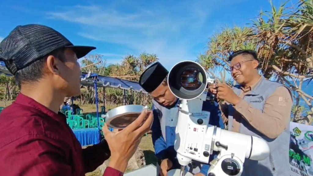 Menatap Langit Pangandaran: Tim Rukyat Pantau Hilal 1 Syawal 1447 H dari Tebing Keusik Luhur