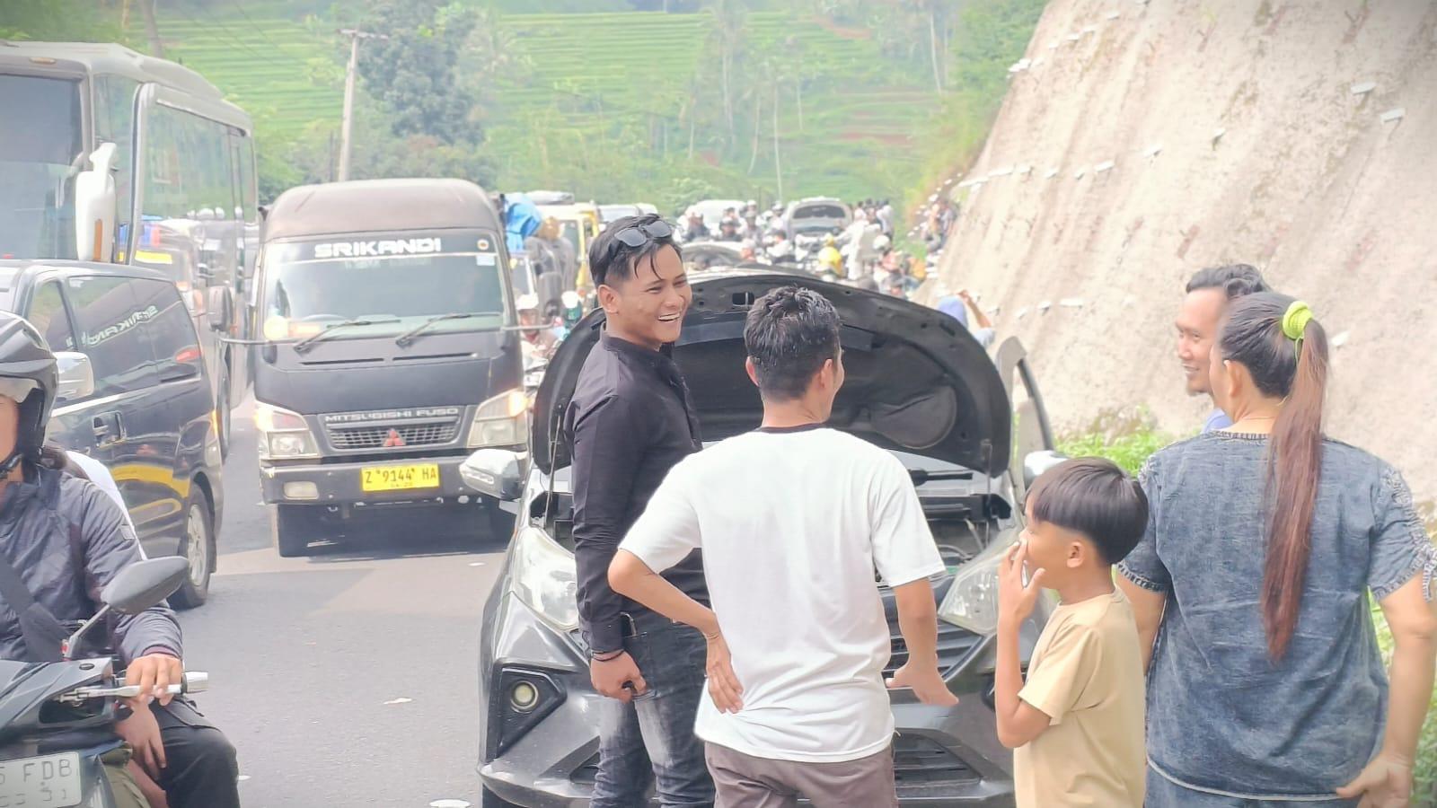 Cerita Arus Balik Lebaran 2026 di Jalur Gentong Tasikmalaya: Bau Sangit, Puluhan Mobil Mogok Akibat Kopling Panas