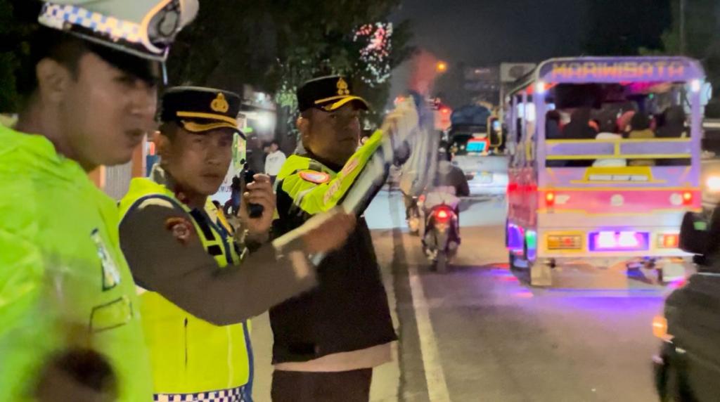 Kapolres Ciamis Turun Tangan Atur Arus Balik di Jalur Nasional 3, Lalu Lintas Terpantau Lancar dan Kondusif