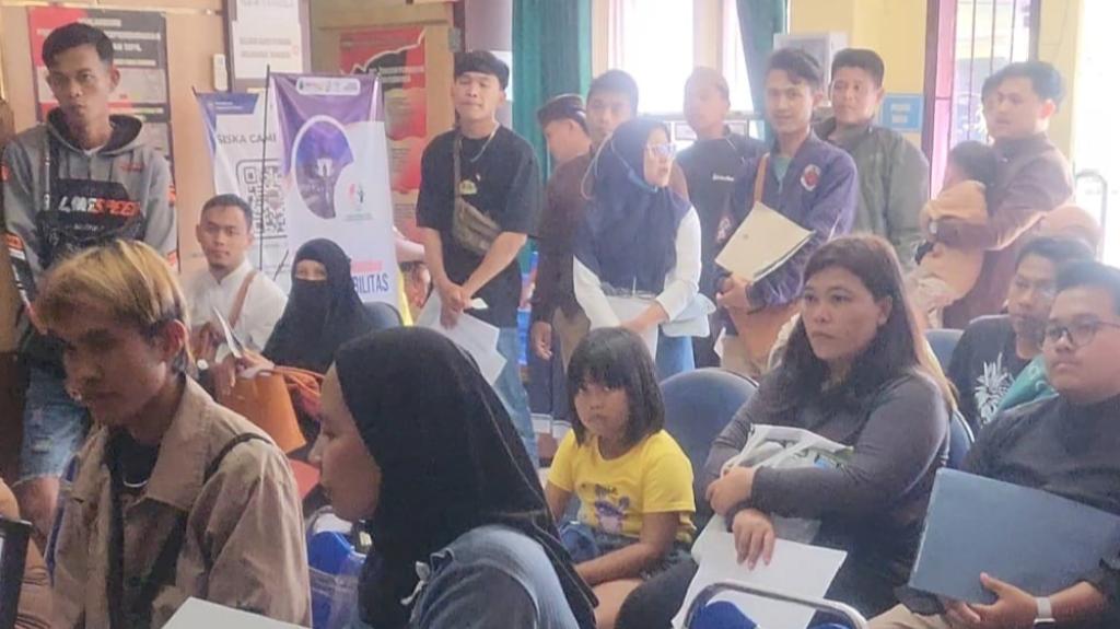 Disdukcapil Ciamis Diserbu Warga Usai Lebaran, Antrean Mengular hingga ke Luar Gedung