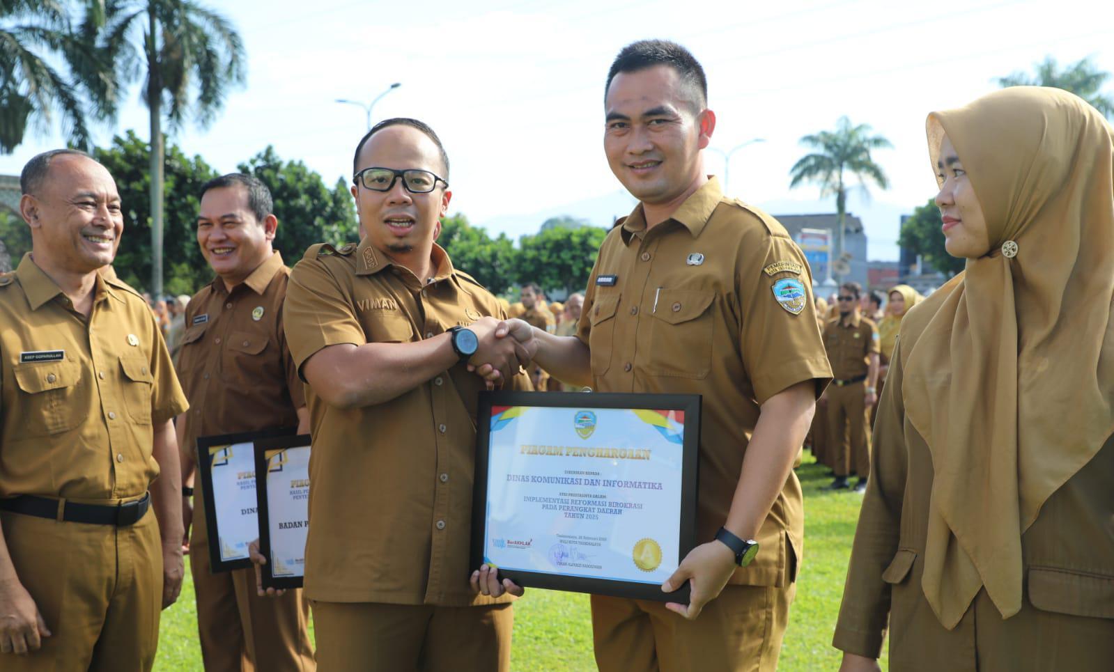 Pemkot Tasikmalaya Beri Penghargaan Sejumlah OPD dan Instansi Berprestasi Kinerja Terbaik 2025