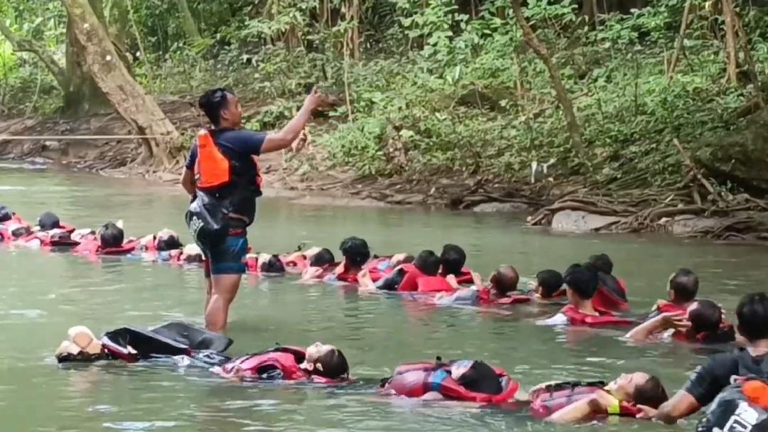 Serunya Body Rafting dan Botram Nasi Liwet di Citumang Pangandaran, Sensasi Liburan yang Bikin Nagih