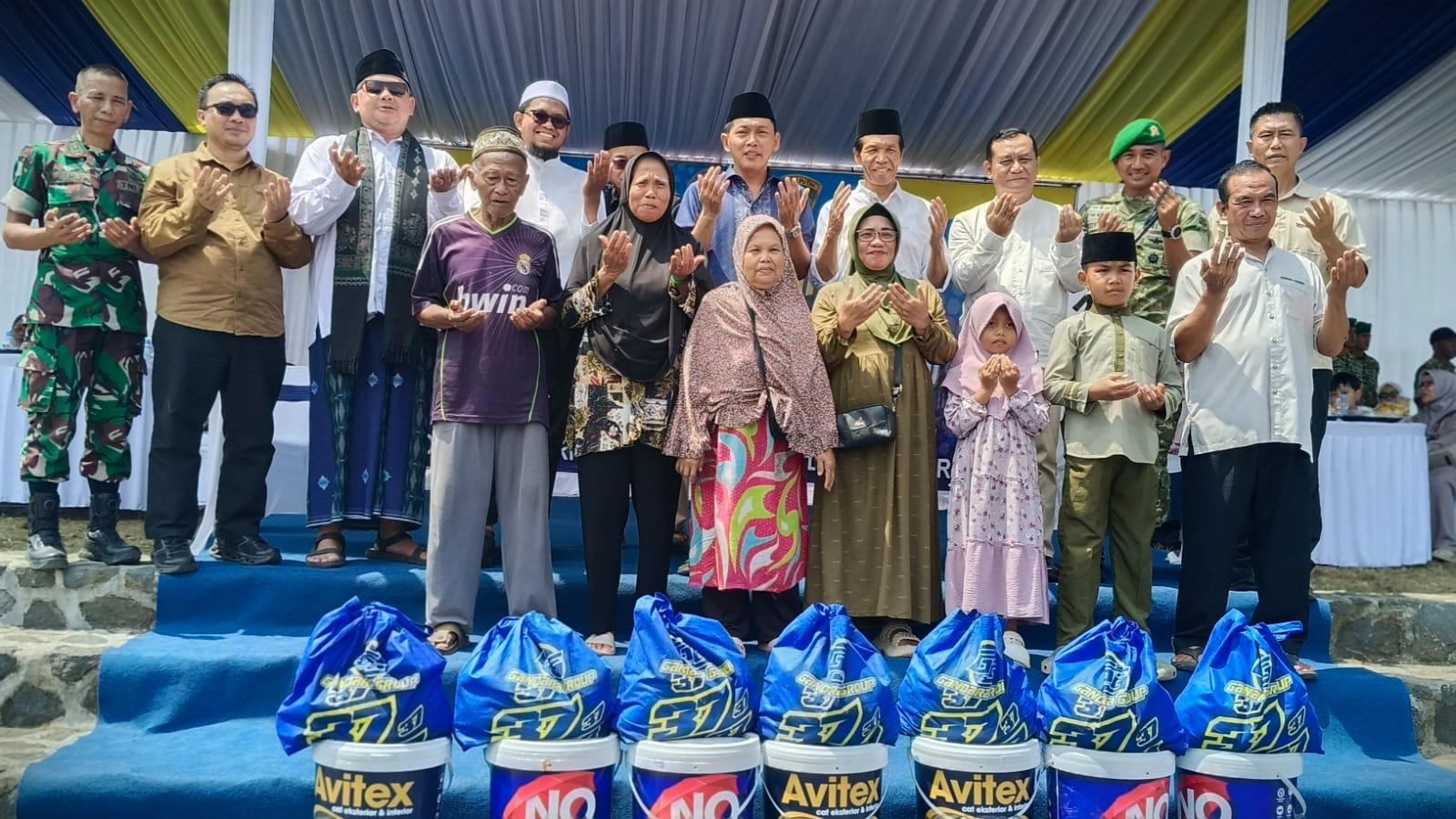 Sinergi Gandara Group 37, Kemendes dan Bataylon 939/Macan Putih Salurkan 1.100 Paket Sembako dan Bantuan 100 Masjid di Singaparna