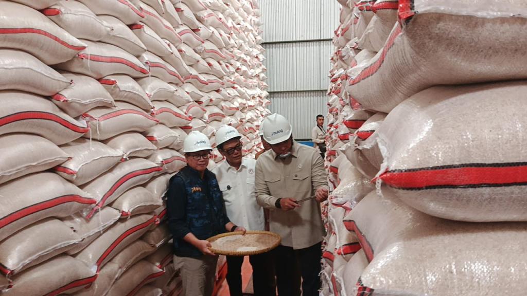 Wamentan Sidak Gudang Bulog Ciamis: Cadangan Beras Aman, El Nino Tak Ganggu Pasokan